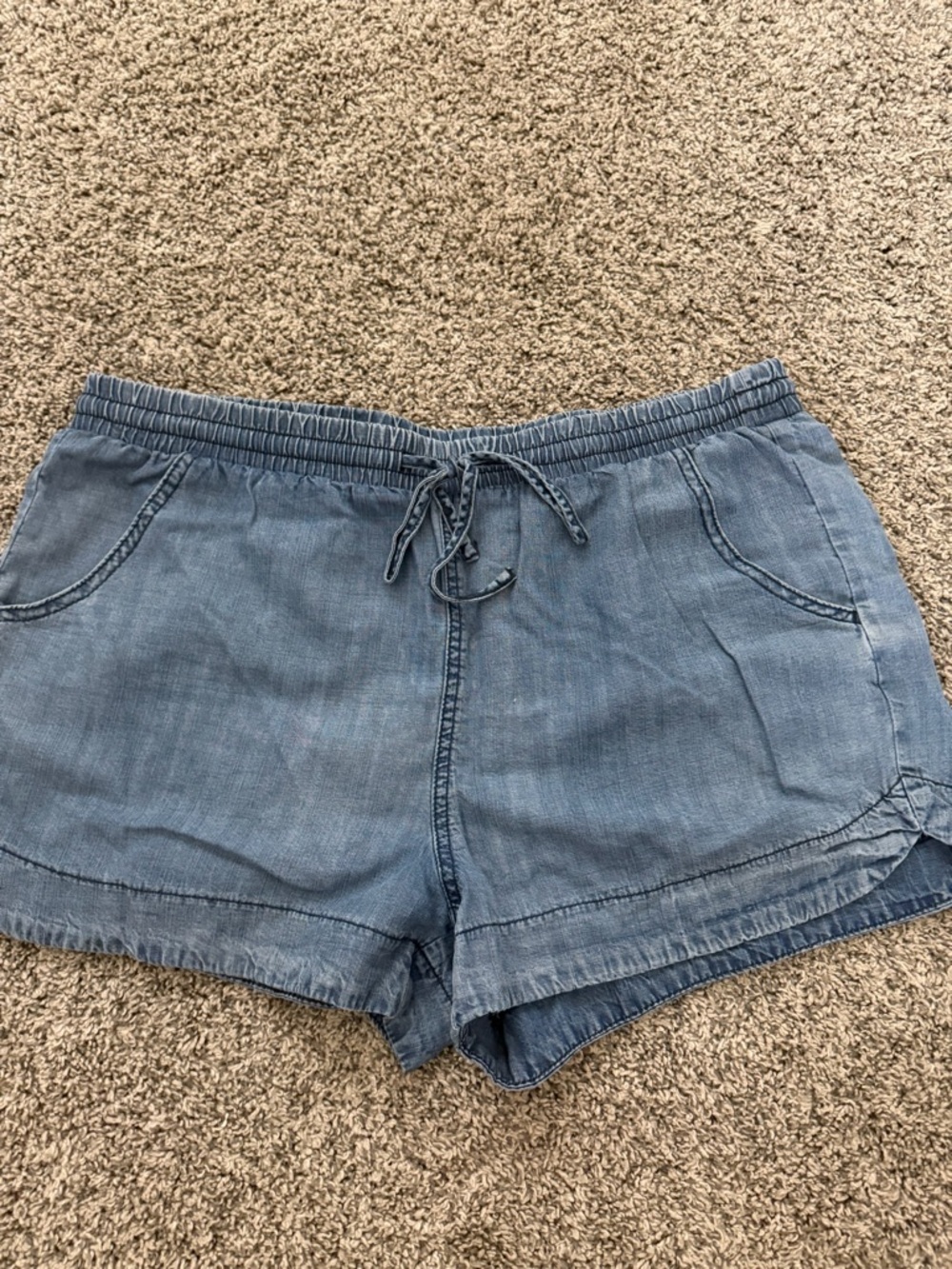 Universal Thread Chambray Elastic Waist Shorts - Light Blue